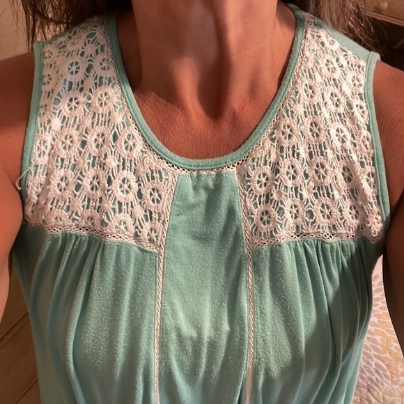 Beautiful flowy boutique tank tunic size medium - Picture 1 of 6